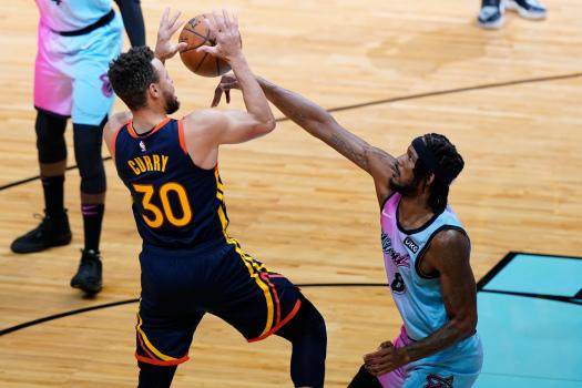 1617339647231063136.jpg BNG-L-Warriors-Heat-Basketball_84009469-4.jpg